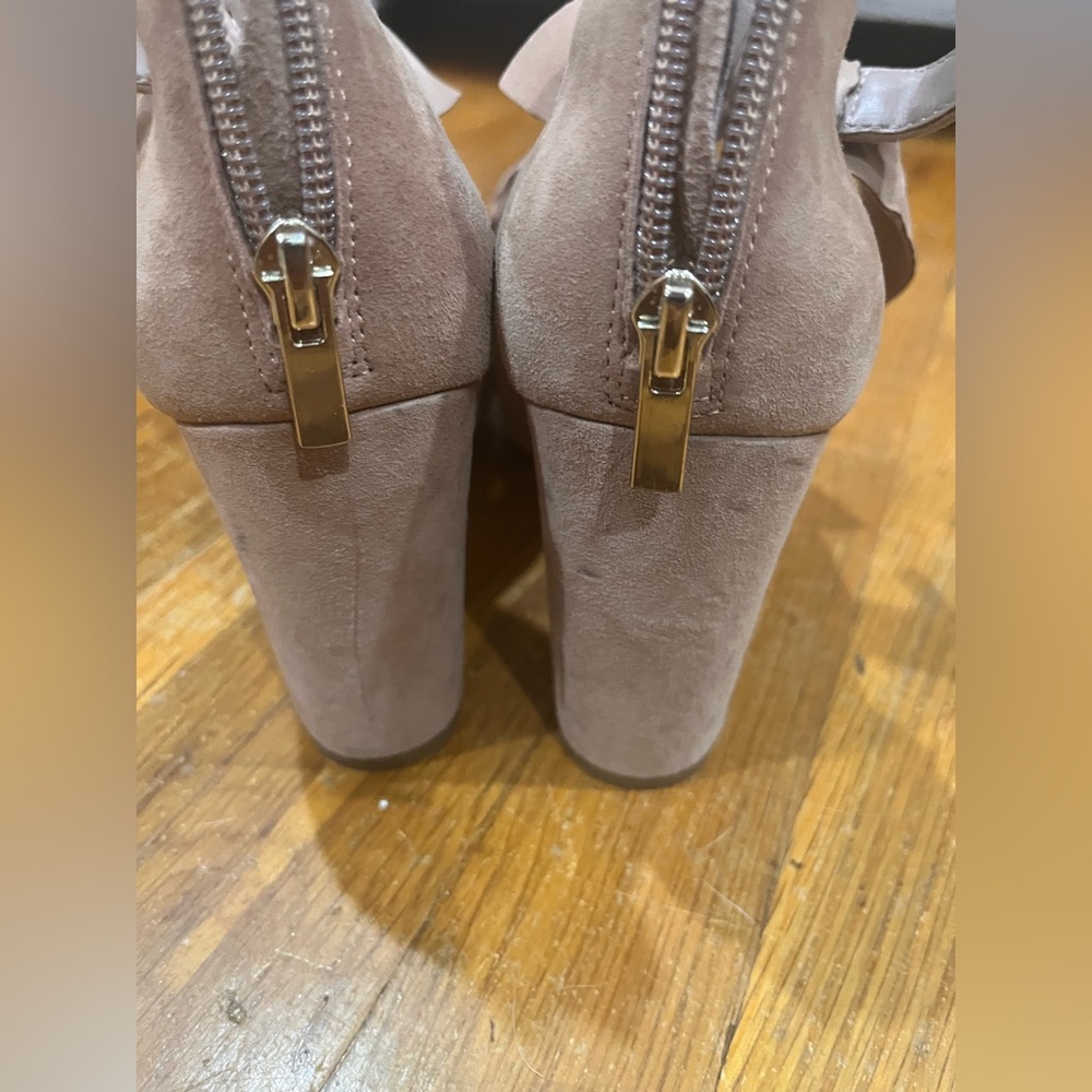 Lord & Taylor Block Heels with Sophisticated Design - Picture 6 of 8